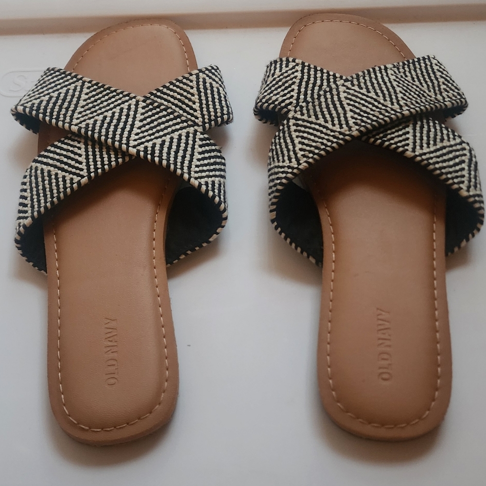 Old Navy Black and White Patterned Sandals